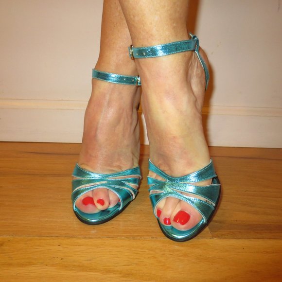 NIB Beautiful FUSS Metallic Turquoise Ankle Strap Stiletto Sandals - Picture 5 of 9